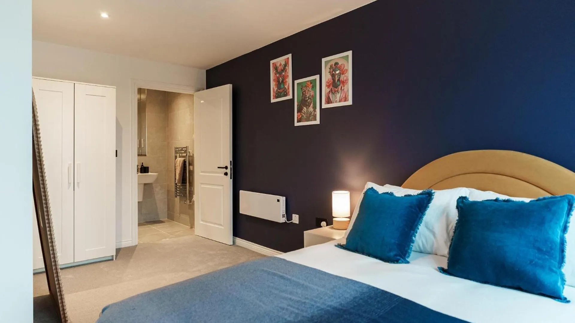 Emerald Elegance, 2Bed 2Bath Leeds Escape, Center & Stadium Великобритания