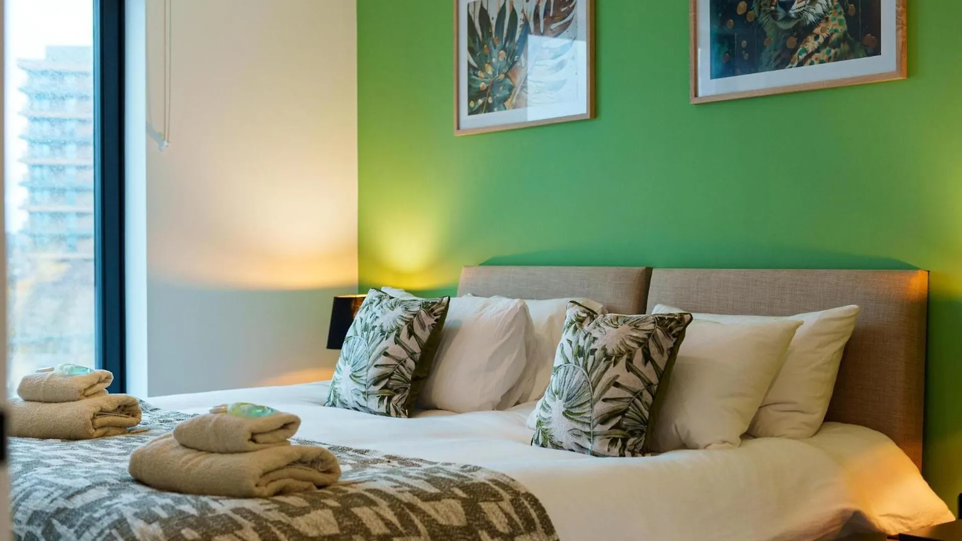 Апартаменты Emerald Elegance, 2Bed 2Bath Leeds Escape, Center & Stadium