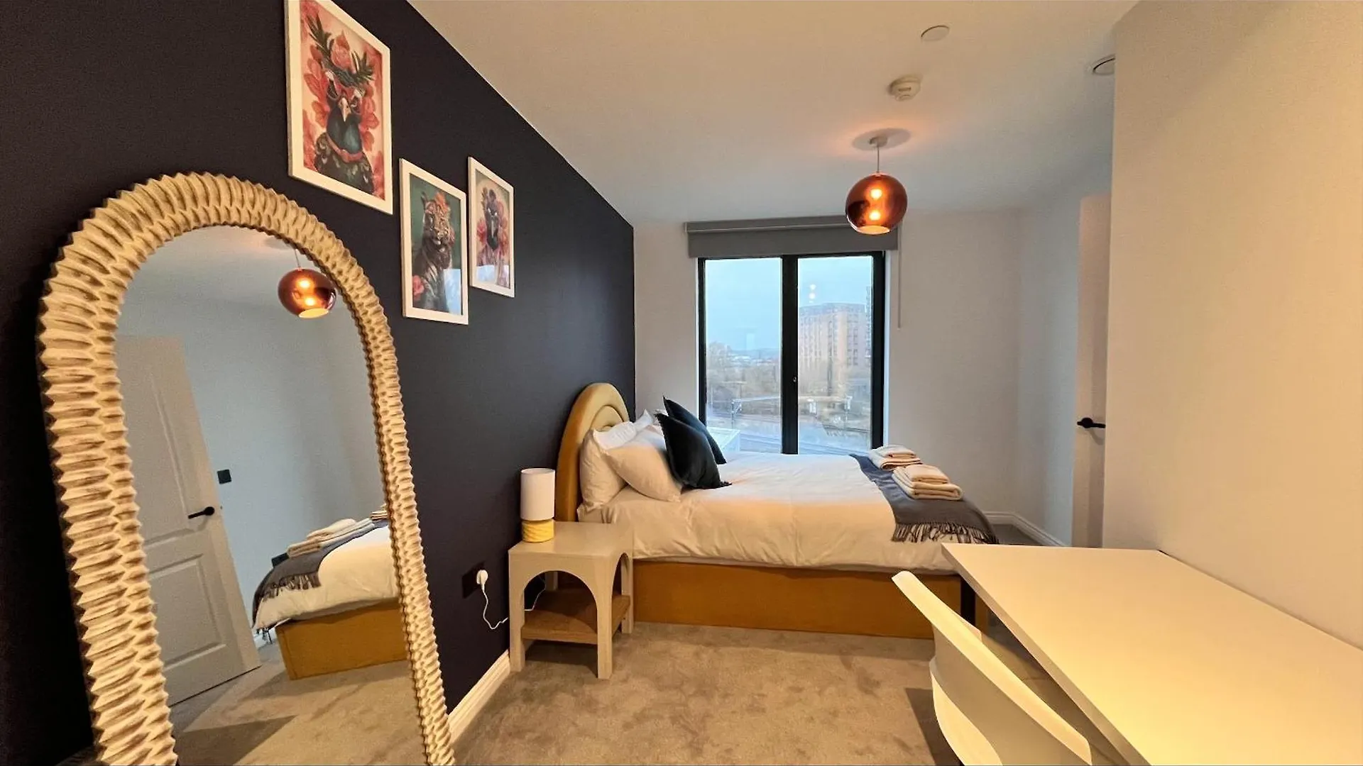 Апартаменты Emerald Elegance, 2Bed 2Bath Leeds Escape, Center & Stadium
