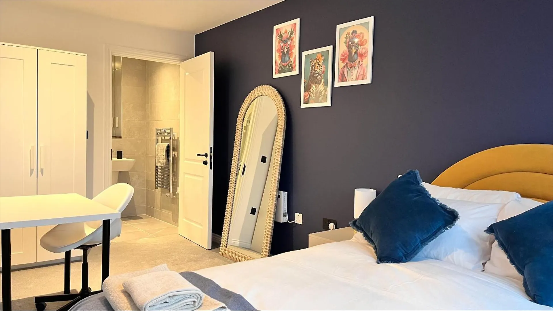 Emerald Elegance, 2Bed 2Bath Leeds Escape, Center & Stadium 0*, Лидс