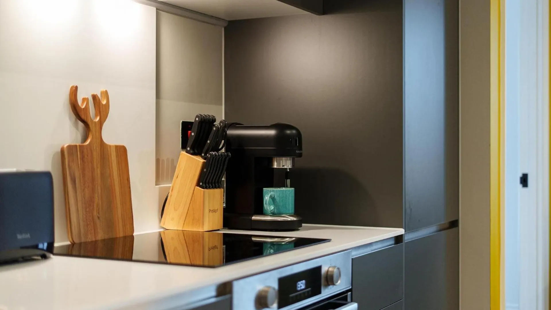 Emerald Elegance, 2Bed 2Bath Leeds Escape, Center & Stadium 0*, 리즈