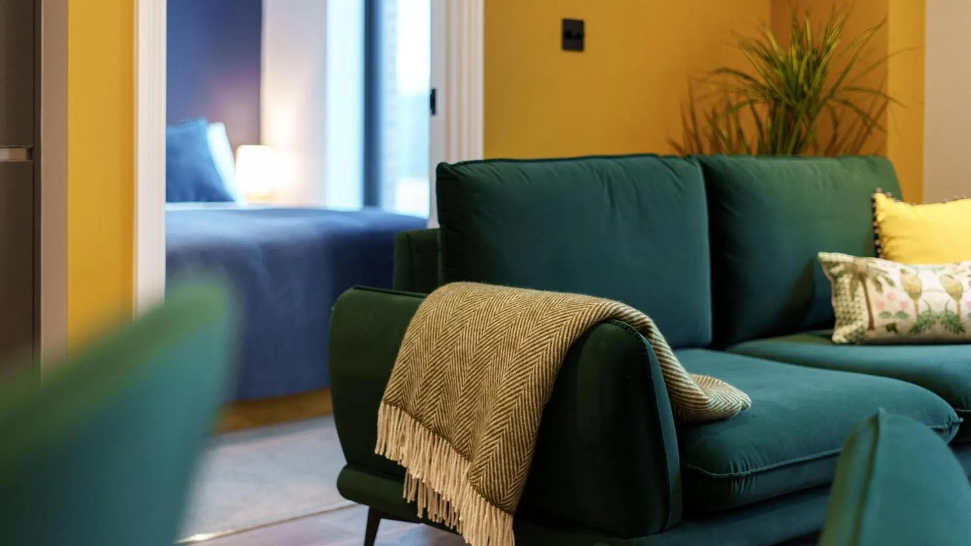 Emerald Elegance, 2Bed 2Bath Leeds Escape, Center & Stadium 아파트 리즈