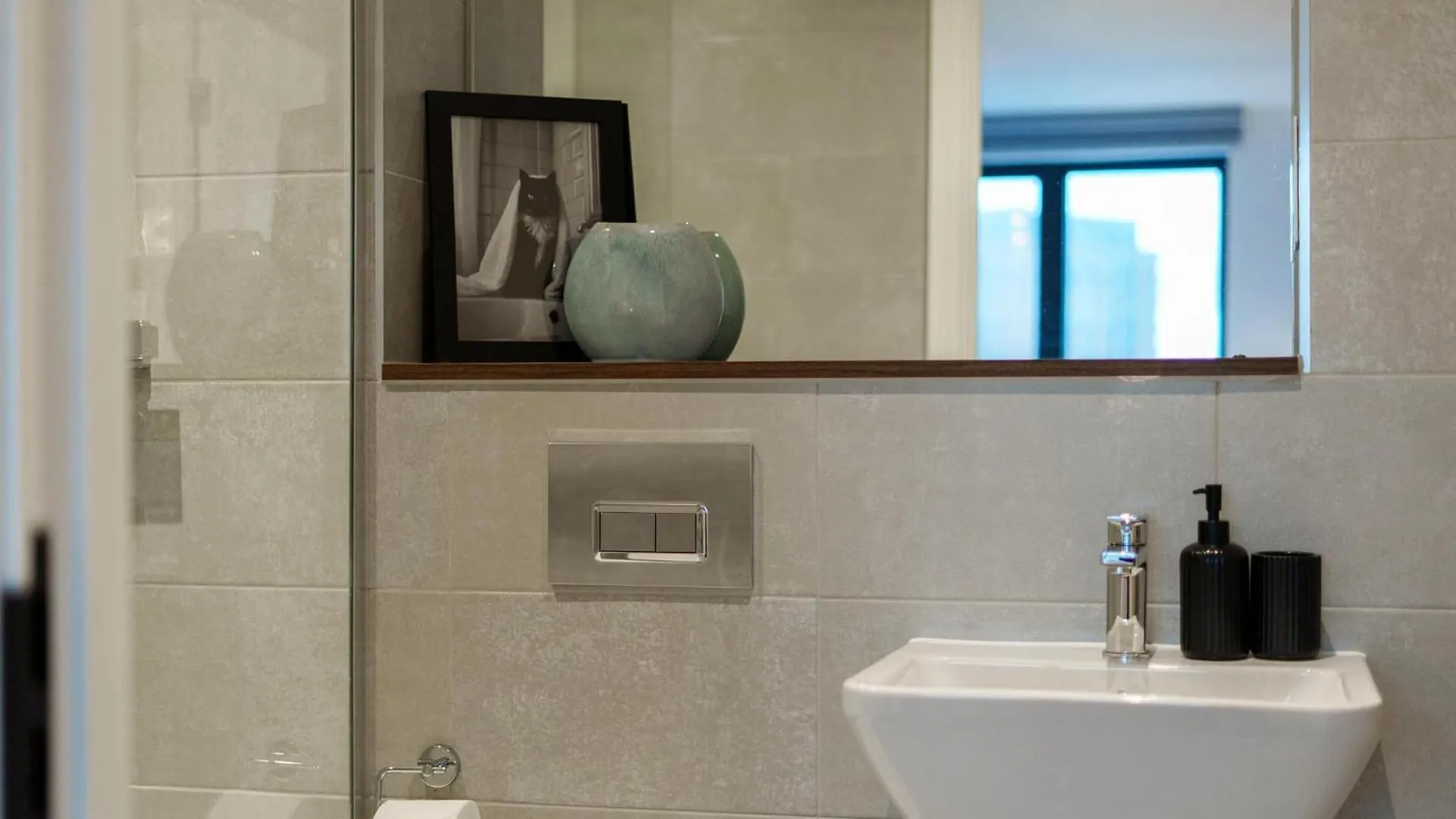 Emerald Elegance, 2Bed 2Bath Leeds Escape, Center & Stadium 0*, 리즈