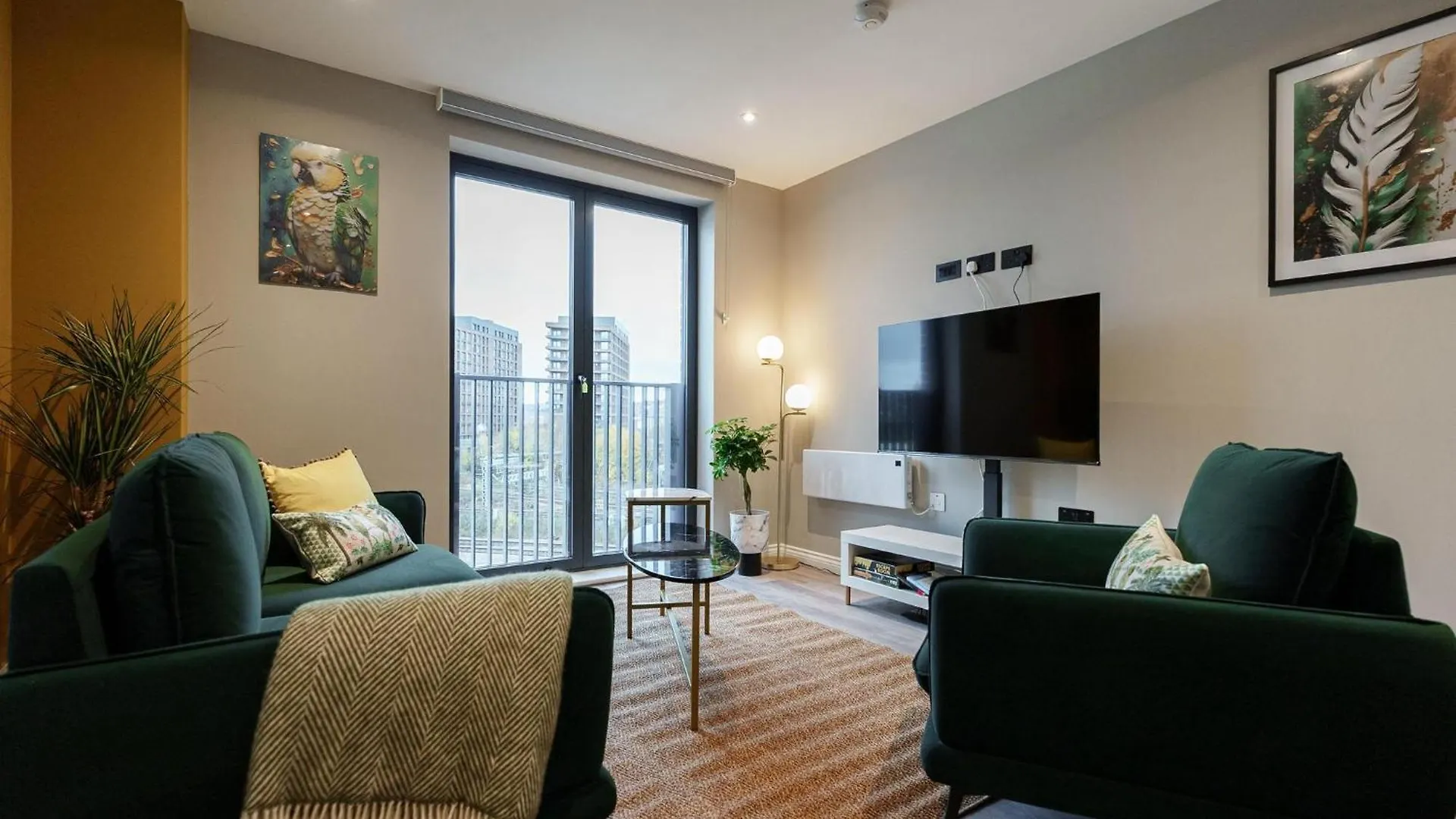 Emerald Elegance, 2Bed 2Bath Leeds Escape, Center & Stadium 리즈